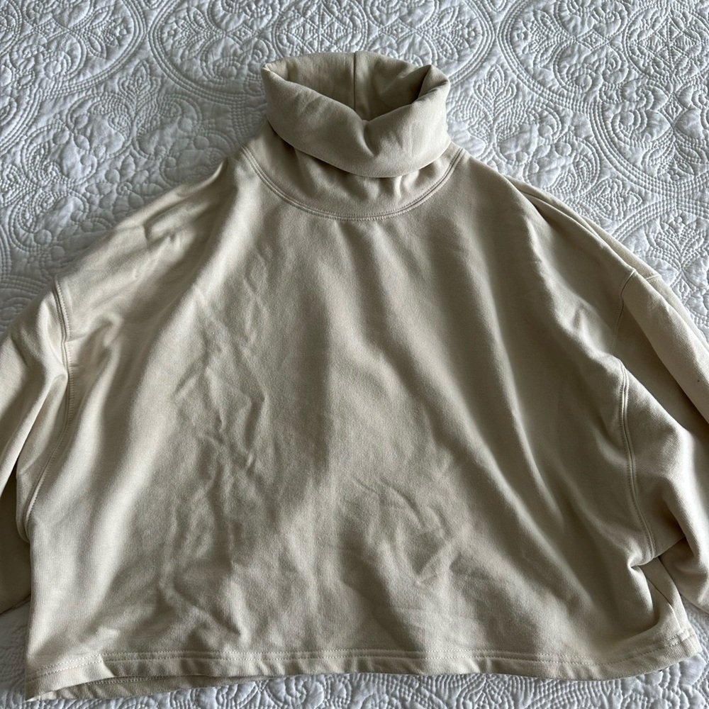 Vyvacious fashion cropped turtleneck sweater